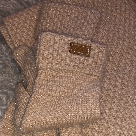 Coach scarf and glove set - Picture 3 of 4